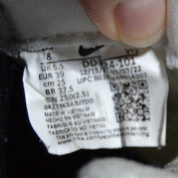 Nike React Infinity Flyknit 3 Run White & Silver Woman's Size 8 - Picture 10 of 11